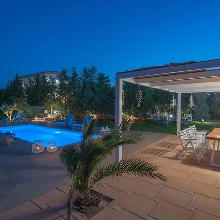 Kotinos Villa - 5Bd Villa With Private Pool In Hersonissos * Hersonissos (Crete)